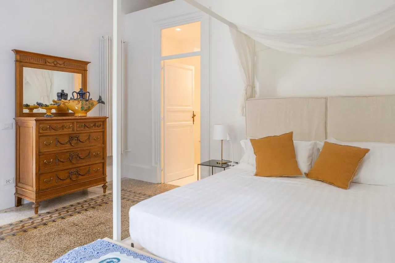 Garden Suite in private villa on Via Libertà location